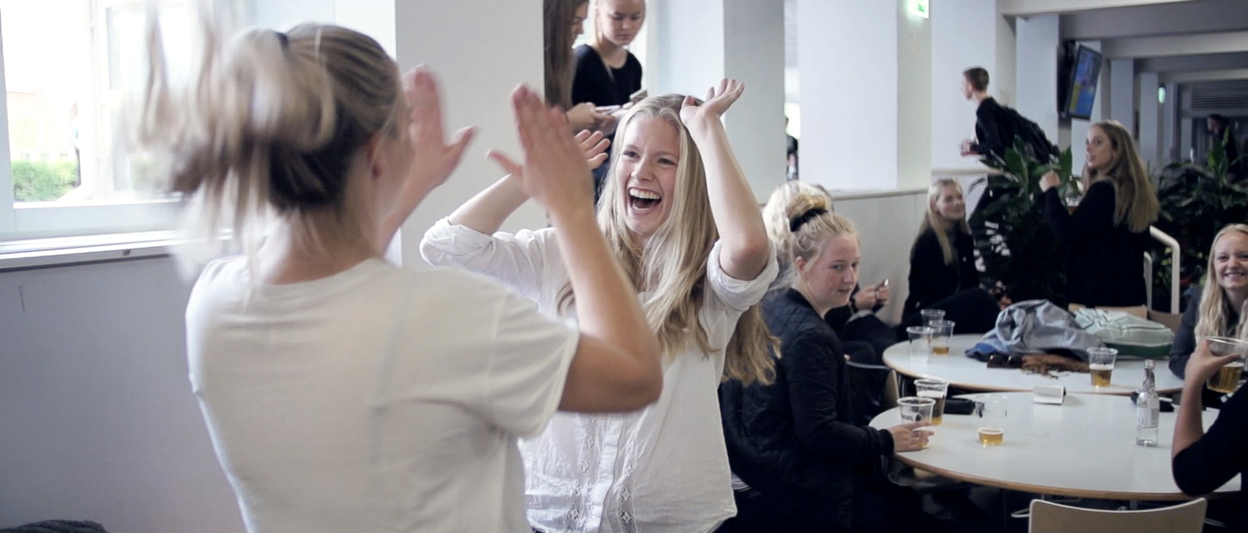 Glade elever til fredagsbar