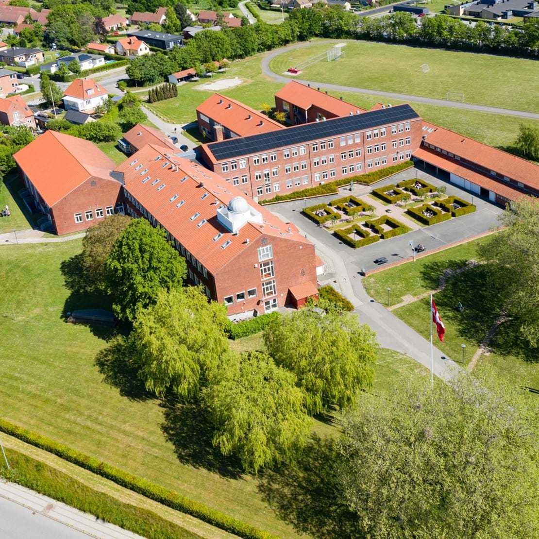 Skolen oppefra