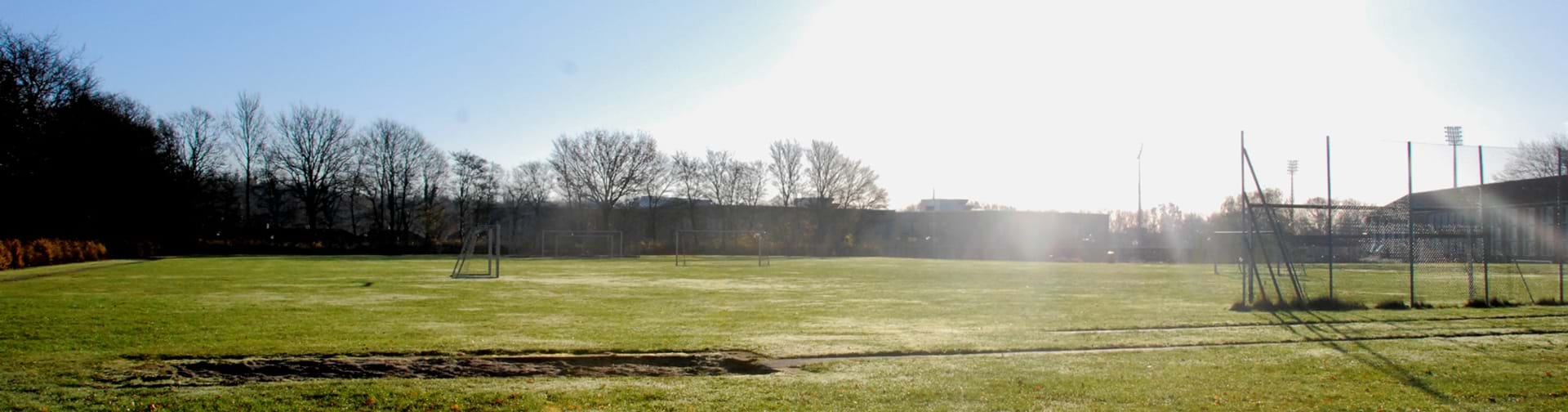 Idrætsanlægget i morgensolen